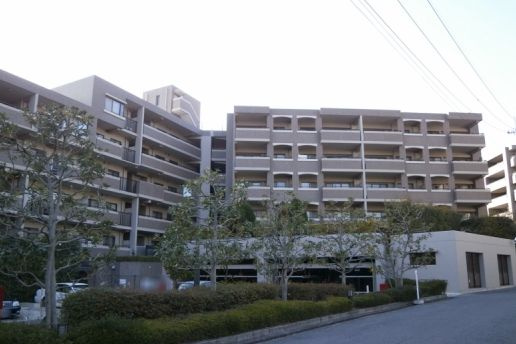 芦屋市朝日ケ丘町の賃貸マンションの外観