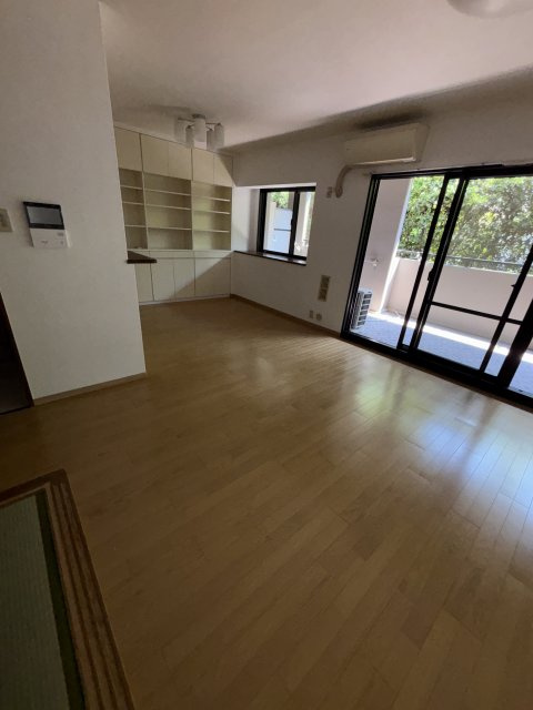 芦屋市朝日ケ丘町の賃貸マンションの居間・リビング