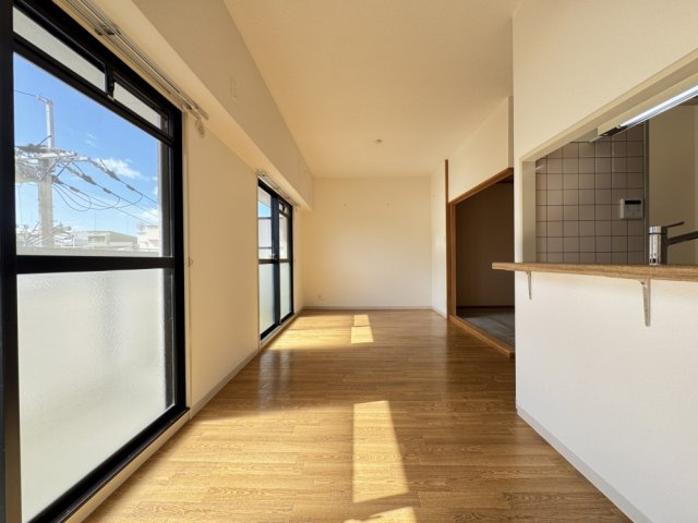 西宮市門戸東町の賃貸マンションの居間・リビング