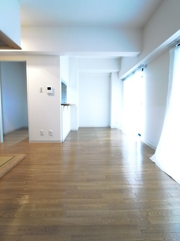 西宮市門戸東町の賃貸マンションの居間・リビング