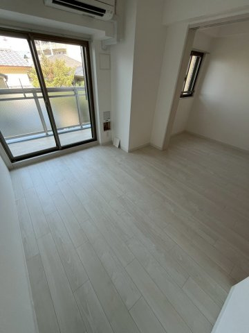 西宮市甲子園口３丁目の賃貸マンションの居間・リビング