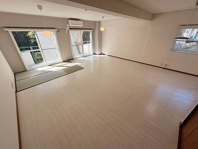 芦屋市東芦屋町の賃貸マンションの居間・リビング