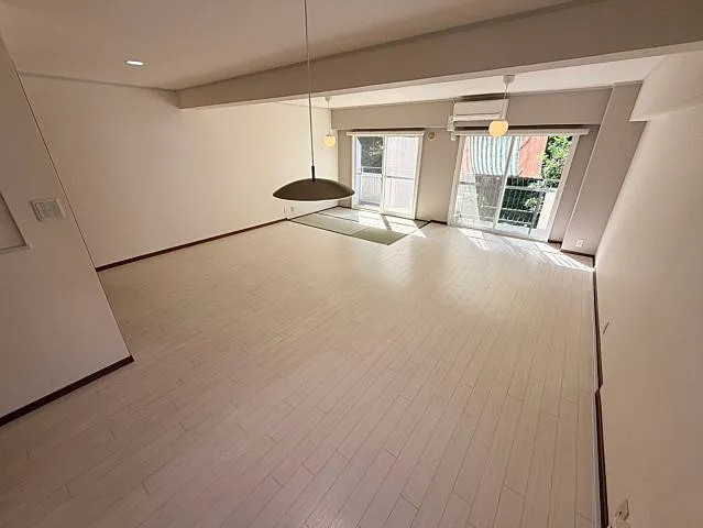 芦屋市東芦屋町の賃貸マンションの居間・リビング