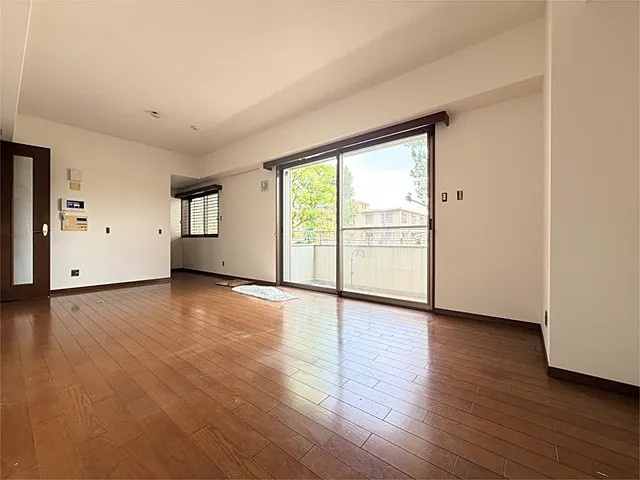 西宮市甲子園三保町の賃貸マンションの居間・リビング
