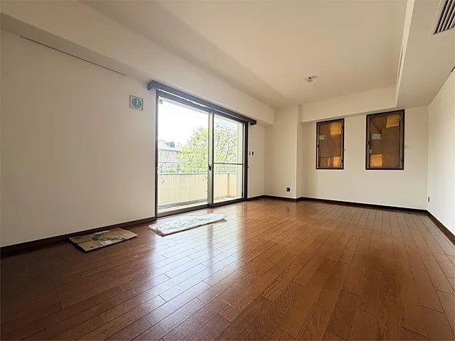 西宮市甲子園三保町の賃貸マンションの居間・リビング