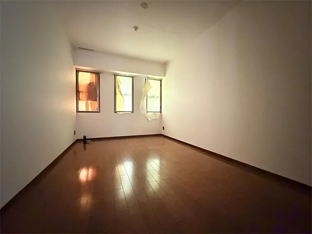 西宮市甲子園三保町の賃貸マンションの居間・リビング