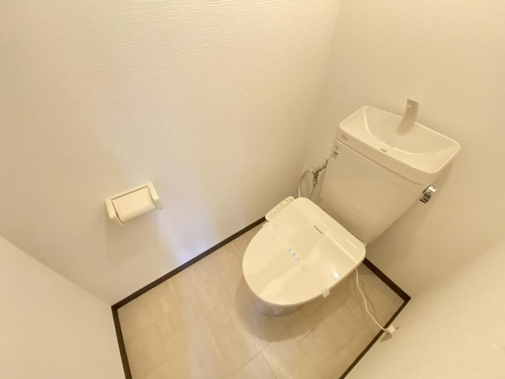 芦屋市朝日ケ丘町の賃貸マンションのトイレ