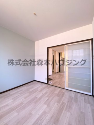 【洋室】 | 　シャインハヤミ | 明るい洋室です