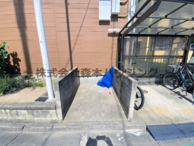 【その他共用部分】 | 　シャインハヤミ | 専用ごみ置き場です