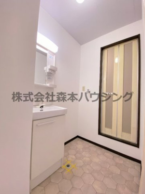 【洗面所】 | 　シャインハヤミ | 忙しい朝には欠かせない洗面所です