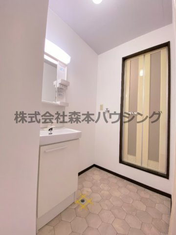 【洗面所】 | 　シャインハヤミ | 忙しい朝には欠かせない洗面所です