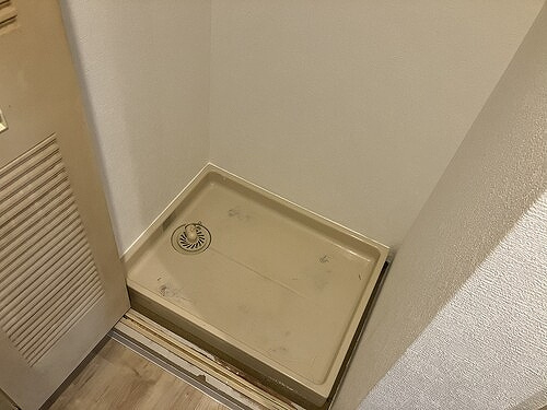 室内洗濯機置き場（玄関横）