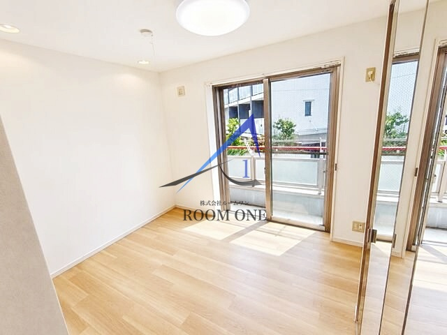 メゾン・ド・カルレの居間・リビング|洋室のお部屋です。