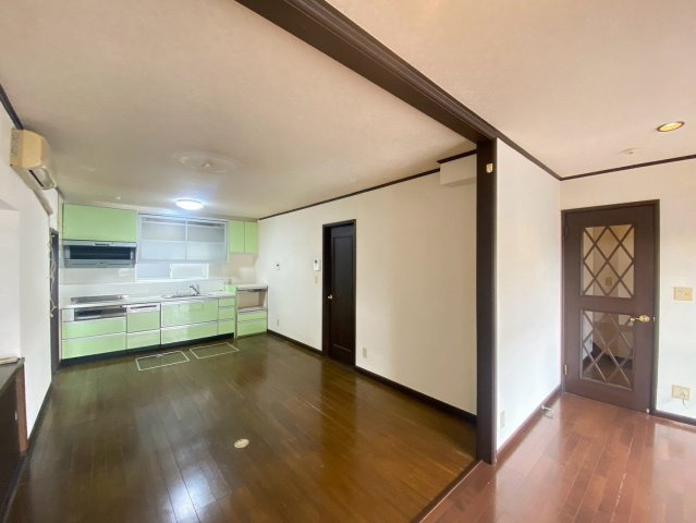 千葉市稲毛区小中台町のアパートの居間・リビング