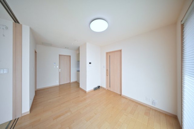 【居間・リビング】 | 太田市南矢島町　平屋建て中古住宅 | お友達を呼んでホームパーティーもできる広々ダイニングです♪