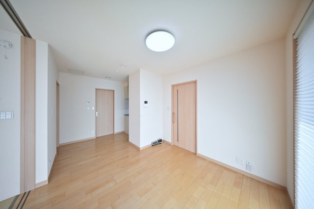 【居間・リビング】 | 太田市南矢島町　平屋建て中古住宅 | お友達を呼んでホームパーティーもできる広々ダイニングです♪