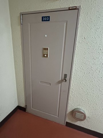新力ハウスの玄関