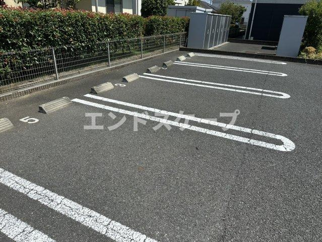 グランディオの駐車場|高崎、前橋のお部屋探しはエンドスケープまで！お客様の理想お聞かせ下さい♪