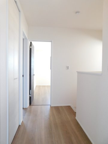 あま市新居屋久渕郷の新築一戸建の収納|◇２階ホール収納◇　　掃除道具や季節の荷物の収納に便利です！