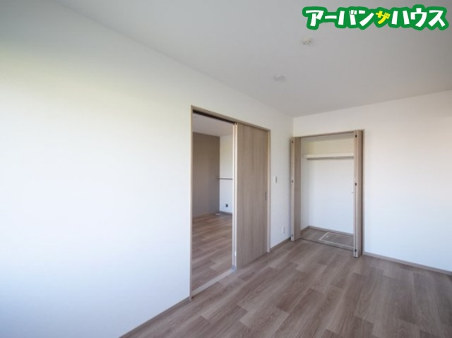 エクセレンス西花尻の洋室
