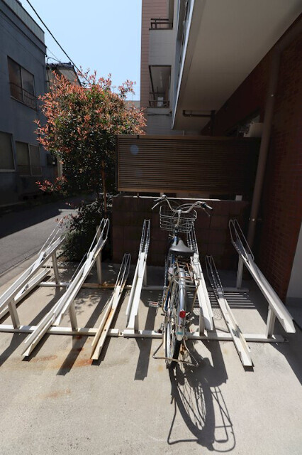 ジェノヴィア森下Ⅱの駐車場