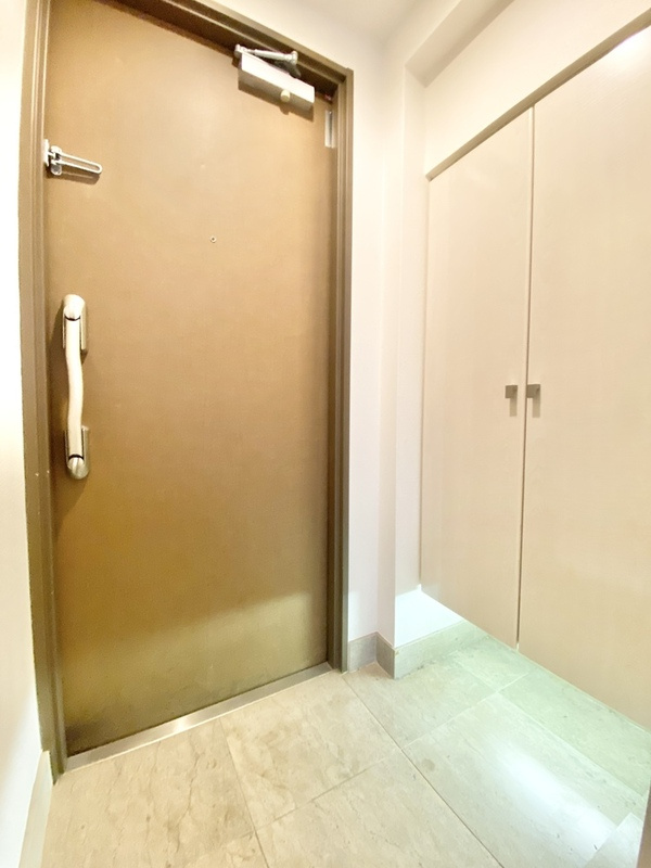 クオリア銀座の玄関