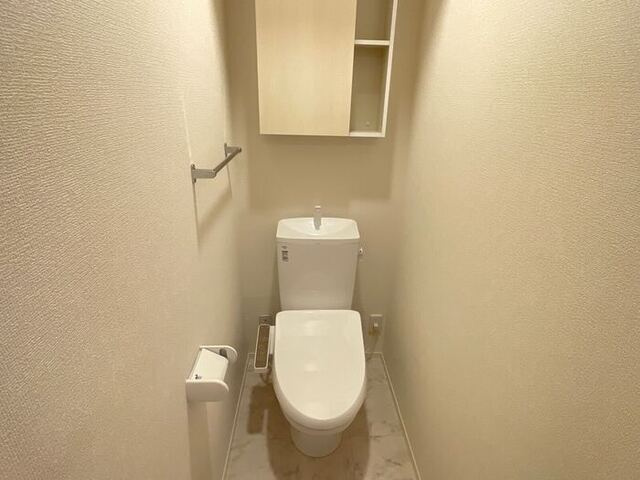 ピアニー問屋町のトイレ|温水洗浄便座付きトイレです。