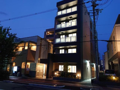 【外観】 | ＲＩＫＩ　ＲＥＳＩＤＥＮＣＥ | 外観写真（夜）
