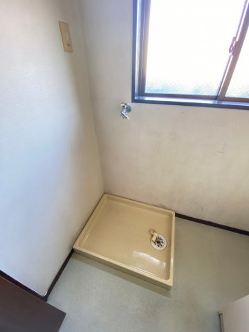 第二湯浅マンションの設備|洗濯機置場