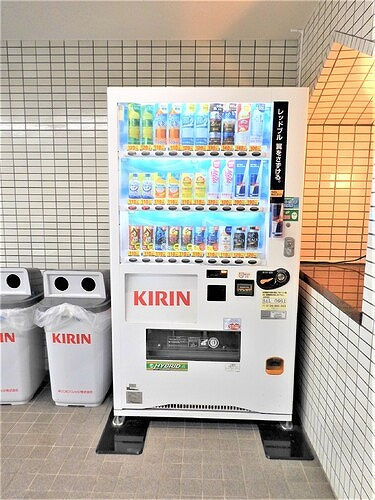 グリーンハイツ新道のその他|ロビー内自動販売機