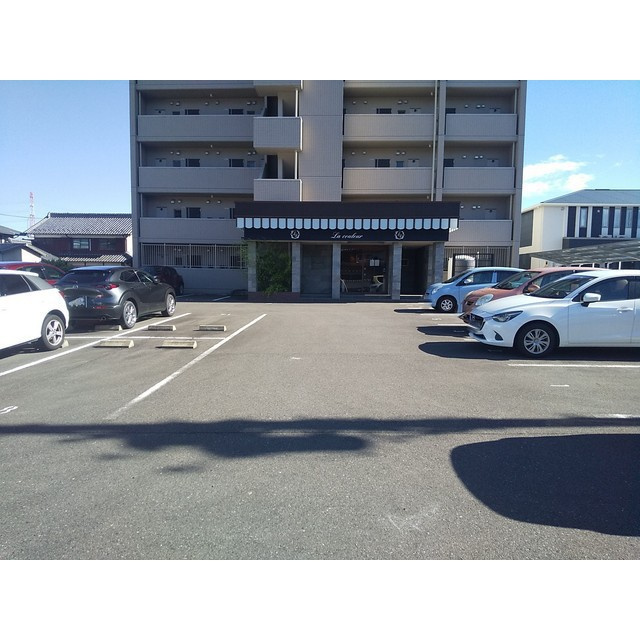 ラ・クルールの駐車場