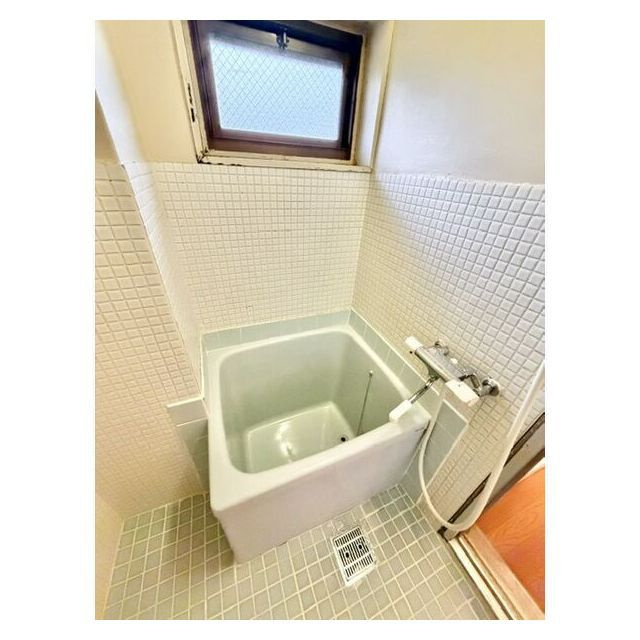 岐阜市鷺山緑ケ丘新町のアパートの浴室
