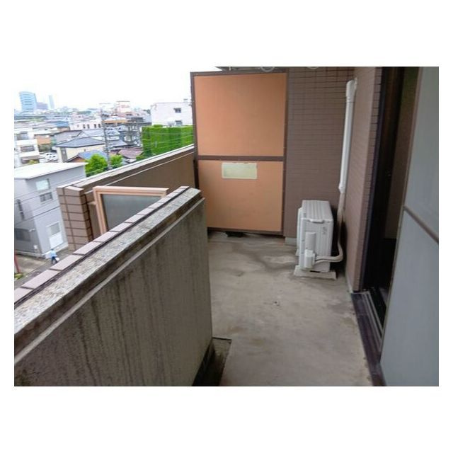 岐阜市早田東町８丁目のアパートのバルコニー