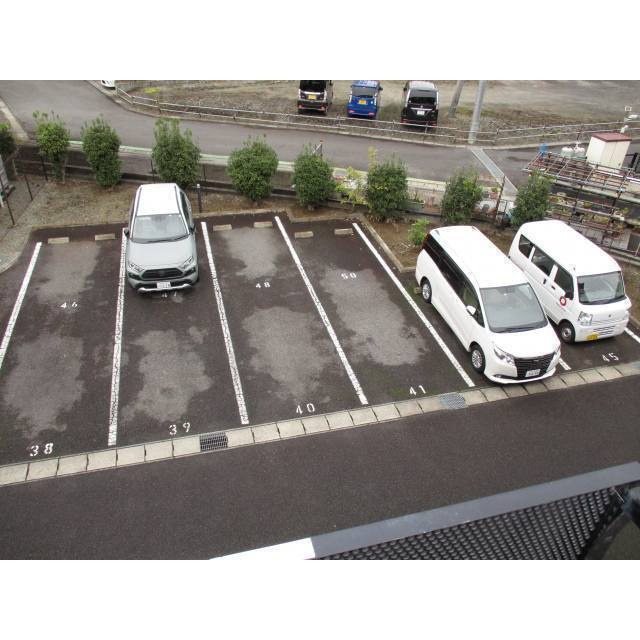 賀茂川ガーデンプレイス　Ｃの駐車場
