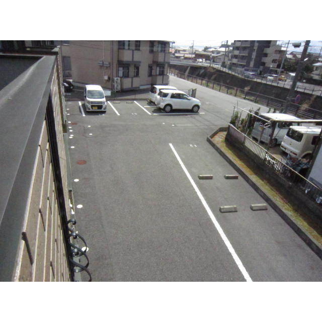 アミティ加茂川の駐車場