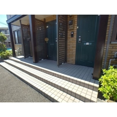 アミティ加茂川のエントランス