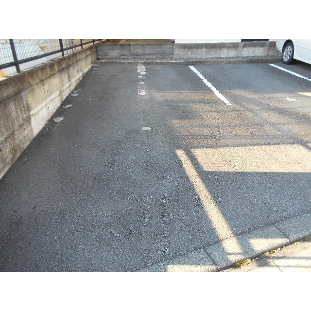 ペリエⅠの駐車場