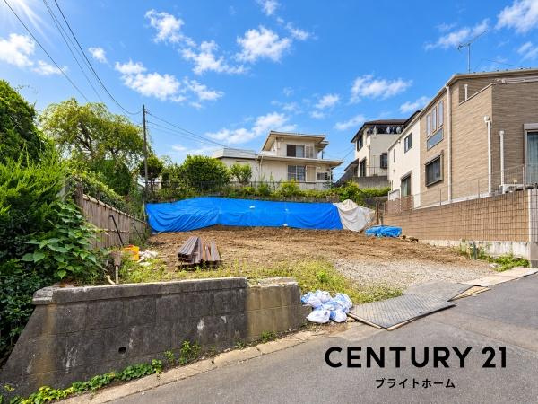 横浜市旭区中希望が丘の新築一戸建の前面道路含む現地写真|周辺は落ち着いた街並みになります。
子育てにはぴったりの住環境♪