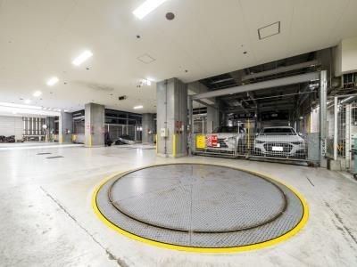 【駐車場】