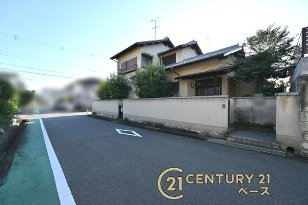 北葛城郡上牧町片岡台１丁目の中古一戸建の前面道路含む現地写真|■現地撮影写真■前面道路も広々としていて安心！