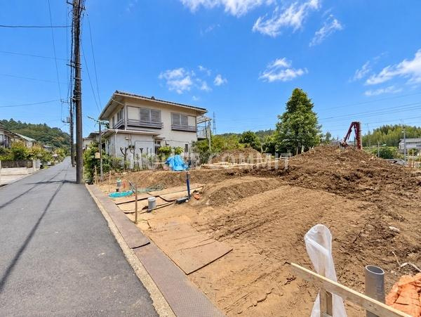 印旛郡酒々井町東酒々井２丁目の新築一戸建の前面道路含む現地写真