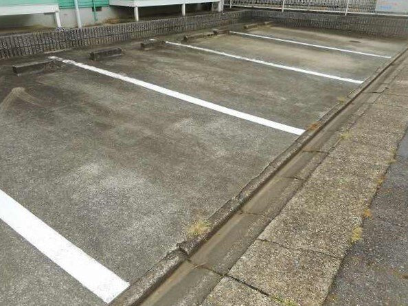 グリーンハイムＩの駐車場