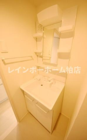 特典：仲介手数料が無料です!!の洗面所|スペースが確保できる洗面所です