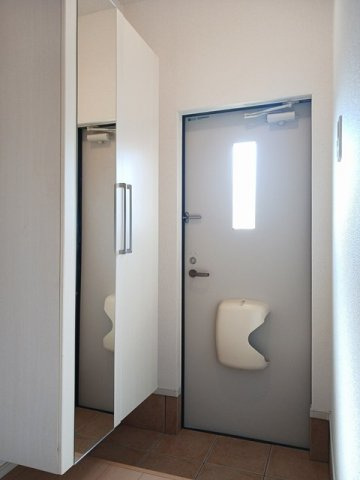 Ｋフラット花畑の玄関