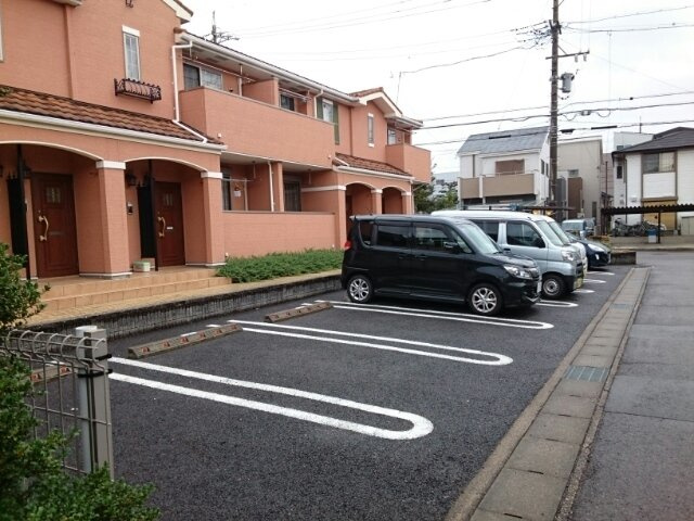 ブライトハイツの駐車場