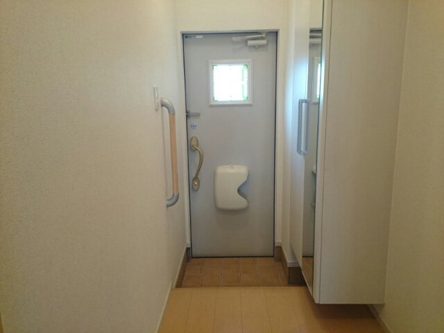ハピネス＋の玄関
