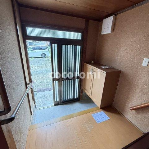 枚方市田宮本町テラスの玄関