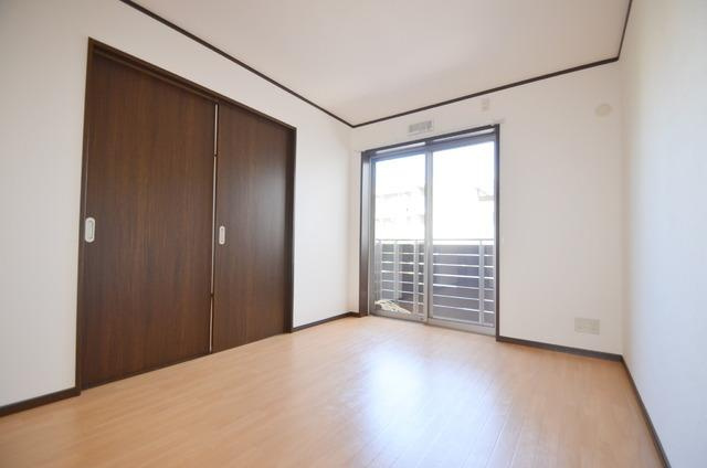 【寝室】 | サニーハイツ | 落ち着いて過ごせるお部屋なので、寝室にいかがでしょうか