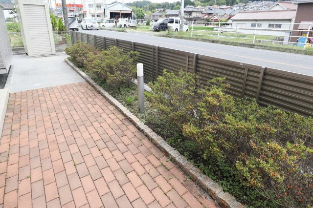 ルミエール　　B棟の庭