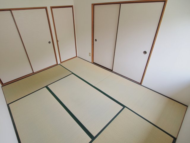 サンハイム川本の和室